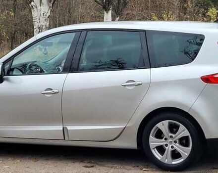 Серый Рено Гранд Сценик, объемом двигателя 2 л и пробегом 248 тыс. км за 8650 $, фото 2 на Automoto.ua