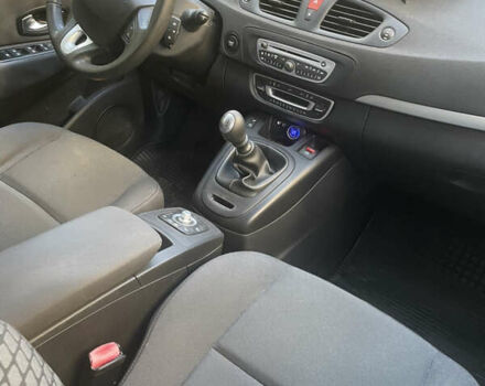 Рено Гранд Сценик 2010 в Харькове на Automoto.ua Серый Рено Гранд Сценик, объемом двигателя 1.5 л и пробегом 325 тыс. км за 7000 $, фото 3 на Automoto.ua