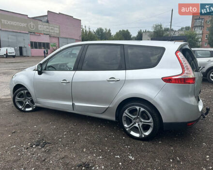 Серый Рено Гранд Сценик, объемом двигателя 1.46 л и пробегом 246 тыс. км за 7500 $, фото 17 на Automoto.ua