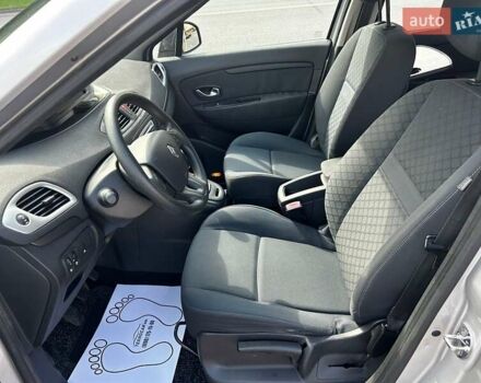 Серый Рено Гранд Сценик, объемом двигателя 1.4 л и пробегом 190 тыс. км за 4990 $, фото 16 на Automoto.ua