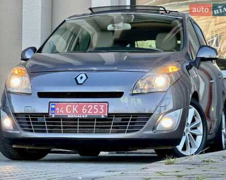 Серый Рено Гранд Сценик, объемом двигателя 2 л и пробегом 244 тыс. км за 7800 $, фото 3 на Automoto.ua