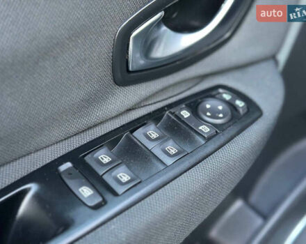 Серый Рено Гранд Сценик, объемом двигателя 1.4 л и пробегом 180 тыс. км за 5999 $, фото 13 на Automoto.ua