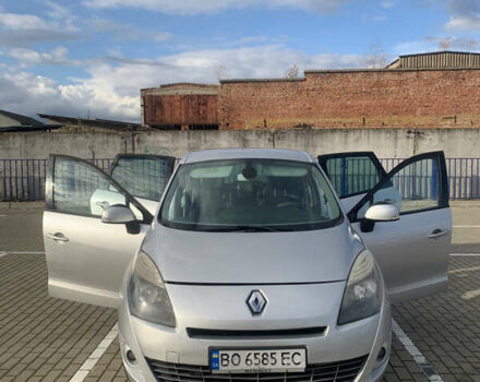 Серый Рено Гранд Сценик, объемом двигателя 1.87 л и пробегом 324 тыс. км за 5700 $, фото 2 на Automoto.ua