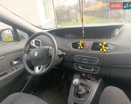 Серый Рено Гранд Сценик, объемом двигателя 1.9 л и пробегом 246 тыс. км за 6400 $, фото 12 на Automoto.ua