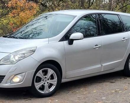 Серый Рено Гранд Сценик, объемом двигателя 2 л и пробегом 248 тыс. км за 8650 $, фото 6 на Automoto.ua