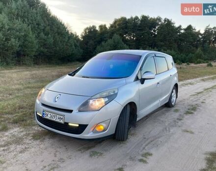 Серый Рено Гранд Сценик, объемом двигателя 1.5 л и пробегом 300 тыс. км за 7300 $, фото 25 на Automoto.ua