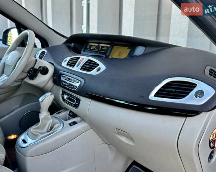 Серый Рено Гранд Сценик, объемом двигателя 2 л и пробегом 244 тыс. км за 7800 $, фото 62 на Automoto.ua