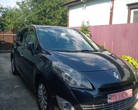 Серый Рено Гранд Сценик, объемом двигателя 2 л и пробегом 190 тыс. км за 8400 $, фото 1 на Automoto.ua