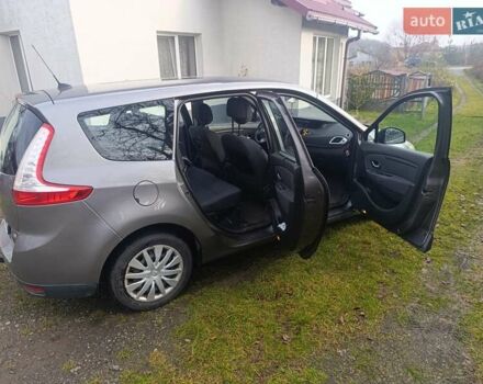 Серый Рено Гранд Сценик, объемом двигателя 1.9 л и пробегом 246 тыс. км за 6400 $, фото 4 на Automoto.ua