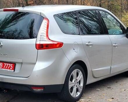 Серый Рено Гранд Сценик, объемом двигателя 2 л и пробегом 248 тыс. км за 8650 $, фото 1 на Automoto.ua