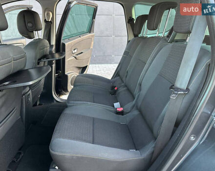 Серый Рено Гранд Сценик, объемом двигателя 1.4 л и пробегом 180 тыс. км за 5999 $, фото 27 на Automoto.ua