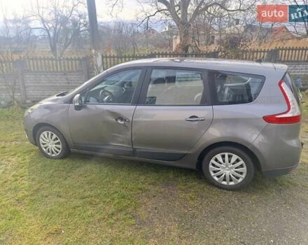 Серый Рено Гранд Сценик, объемом двигателя 1.9 л и пробегом 246 тыс. км за 6400 $, фото 19 на Automoto.ua