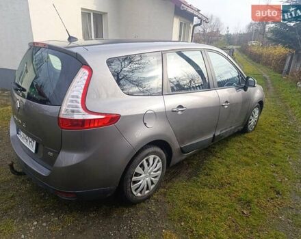 Серый Рено Гранд Сценик, объемом двигателя 1.9 л и пробегом 246 тыс. км за 6400 $, фото 3 на Automoto.ua