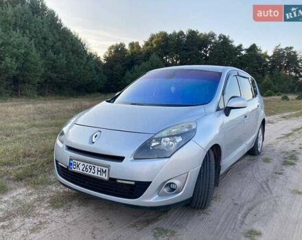 Серый Рено Гранд Сценик, объемом двигателя 1.5 л и пробегом 300 тыс. км за 7300 $, фото 7 на Automoto.ua