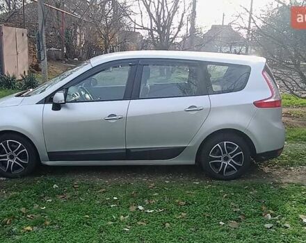 Серый Рено Гранд Сценик, объемом двигателя 1.46 л и пробегом 244 тыс. км за 7700 $, фото 5 на Automoto.ua