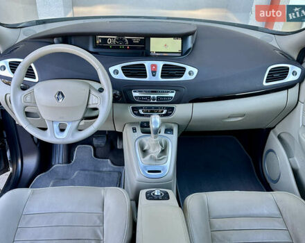 Серый Рено Гранд Сценик, объемом двигателя 2 л и пробегом 244 тыс. км за 7800 $, фото 18 на Automoto.ua