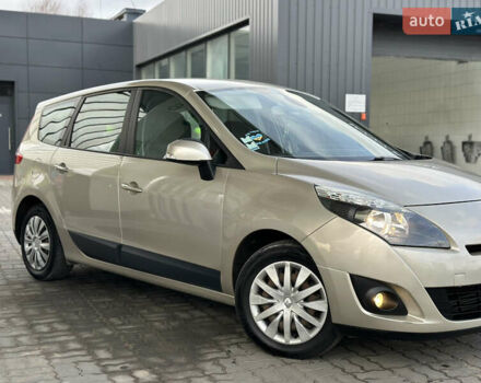 Серый Рено Гранд Сценик, объемом двигателя 1.5 л и пробегом 197 тыс. км за 6950 $, фото 6 на Automoto.ua