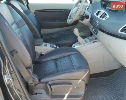 Серый Рено Гранд Сценик, объемом двигателя 1.87 л и пробегом 319 тыс. км за 7900 $, фото 4 на Automoto.ua