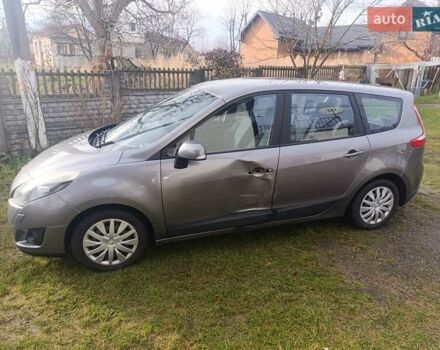 Серый Рено Гранд Сценик, объемом двигателя 1.9 л и пробегом 246 тыс. км за 6400 $, фото 18 на Automoto.ua