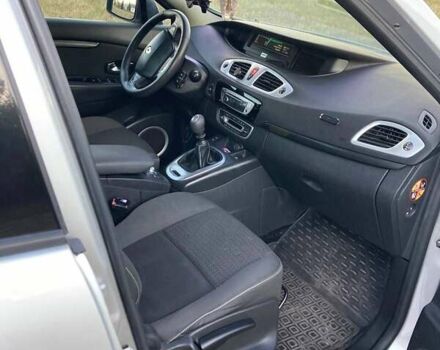 Серый Рено Гранд Сценик, объемом двигателя 1.5 л и пробегом 300 тыс. км за 7300 $, фото 14 на Automoto.ua