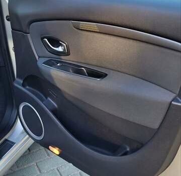 Серый Рено Гранд Сценик, объемом двигателя 2 л и пробегом 248 тыс. км за 8650 $, фото 19 на Automoto.ua