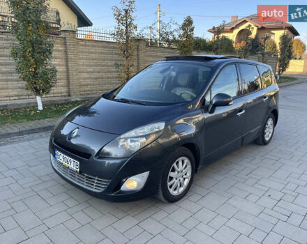 Серый Рено Гранд Сценик, объемом двигателя 1.5 л и пробегом 300 тыс. км за 5999 $, фото 3 на Automoto.ua