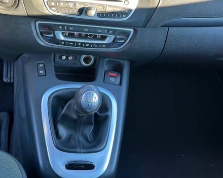 Серый Рено Гранд Сценик, объемом двигателя 1.5 л и пробегом 240 тыс. км за 7500 $, фото 11 на Automoto.ua