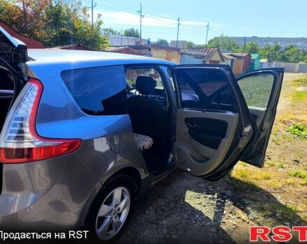 Рено Гранд Сценик 2011 в Стрые на Automoto.ua Серый Рено Гранд Сценик, объемом двигателя 1.5 л и пробегом 300 тыс. км за 6300 $, фото 8 на Automoto.ua