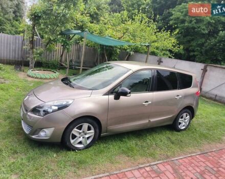 Серый Рено Гранд Сценик, объемом двигателя 1.6 л и пробегом 240 тыс. км за 7500 $, фото 6 на Automoto.ua