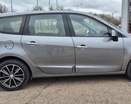 Серый Рено Гранд Сценик, объемом двигателя 1.6 л и пробегом 149 тыс. км за 8500 $, фото 7 на Automoto.ua