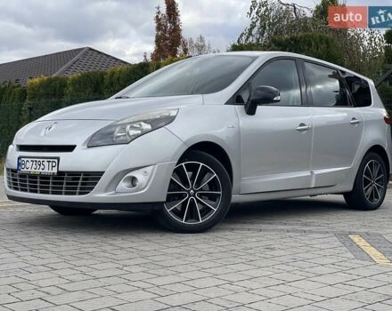 Серый Рено Гранд Сценик, объемом двигателя 2 л и пробегом 249 тыс. км за 8450 $, фото 3 на Automoto.ua