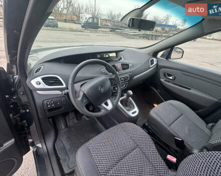 Сірий Рено Гранд Сценік, об'ємом двигуна 1.6 л та пробігом 219 тис. км за 9000 $, фото 31 на Automoto.ua