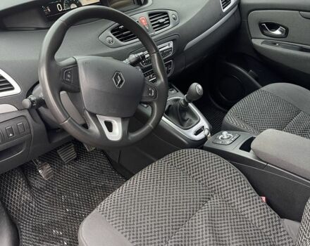Серый Рено Гранд Сценик, объемом двигателя 1.5 л и пробегом 277 тыс. км за 6900 $, фото 3 на Automoto.ua