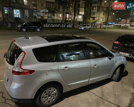 Сірий Рено Гранд Сценік, об'ємом двигуна 1.87 л та пробігом 220 тис. км за 8000 $, фото 16 на Automoto.ua