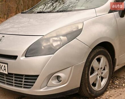 Серый Рено Гранд Сценик, объемом двигателя 1.6 л и пробегом 335 тыс. км за 7400 $, фото 80 на Automoto.ua