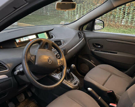 Серый Рено Гранд Сценик, объемом двигателя 1.46 л и пробегом 284 тыс. км за 5950 $, фото 25 на Automoto.ua