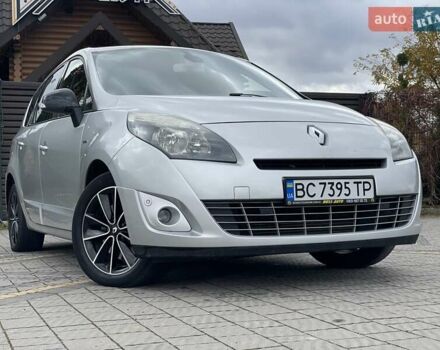 Серый Рено Гранд Сценик, объемом двигателя 2 л и пробегом 249 тыс. км за 8450 $, фото 5 на Automoto.ua
