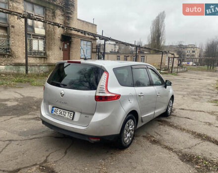 Сірий Рено Гранд Сценік, об'ємом двигуна 1.87 л та пробігом 220 тис. км за 8000 $, фото 4 на Automoto.ua