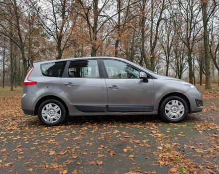 Серый Рено Гранд Сценик, объемом двигателя 1.5 л и пробегом 261 тыс. км за 5999 $, фото 6 на Automoto.ua