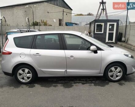 Рено Гранд Сценик 2011 в Чернигове на Automoto.ua Серый Рено Гранд Сценик, объемом двигателя 1.5 л и пробегом 220 тыс. км за 8500 $, фото 10 на Automoto.ua