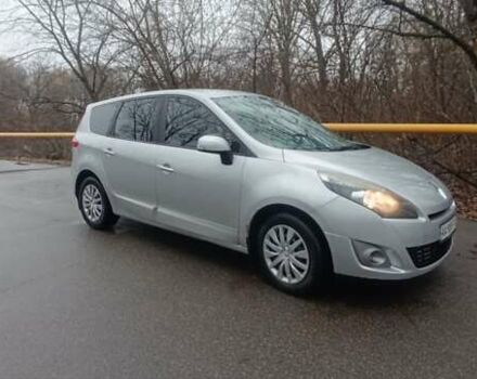 Серый Рено Гранд Сценик, объемом двигателя 1.5 л и пробегом 240 тыс. км за 7600 $, фото 5 на Automoto.ua