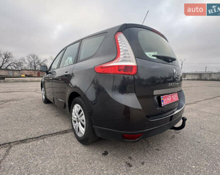 Сірий Рено Гранд Сценік, об'ємом двигуна 1.6 л та пробігом 219 тис. км за 9000 $, фото 23 на Automoto.ua