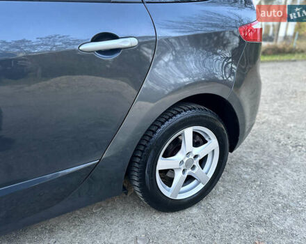 Серый Рено Гранд Сценик, объемом двигателя 1.5 л и пробегом 305 тыс. км за 7200 $, фото 9 на Automoto.ua