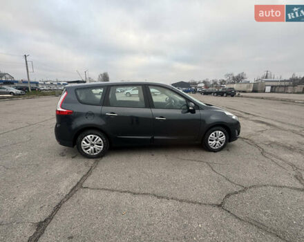 Сірий Рено Гранд Сценік, об'ємом двигуна 1.6 л та пробігом 219 тис. км за 9000 $, фото 10 на Automoto.ua