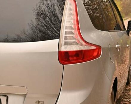 Серый Рено Гранд Сценик, объемом двигателя 1.6 л и пробегом 335 тыс. км за 7400 $, фото 76 на Automoto.ua