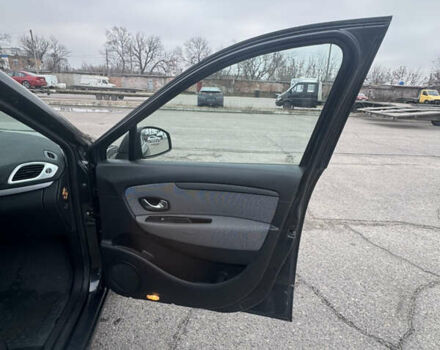 Сірий Рено Гранд Сценік, об'ємом двигуна 1.6 л та пробігом 219 тис. км за 9000 $, фото 39 на Automoto.ua