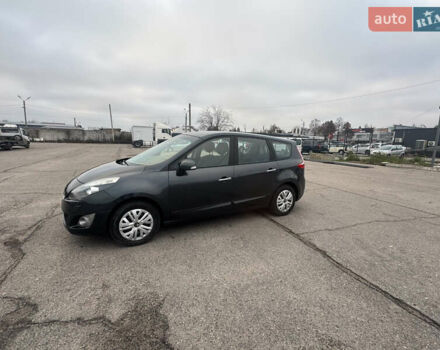 Сірий Рено Гранд Сценік, об'ємом двигуна 1.6 л та пробігом 219 тис. км за 9000 $, фото 1 на Automoto.ua