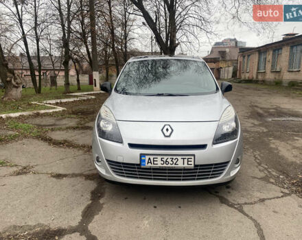 Сірий Рено Гранд Сценік, об'ємом двигуна 1.87 л та пробігом 220 тис. км за 8000 $, фото 6 на Automoto.ua