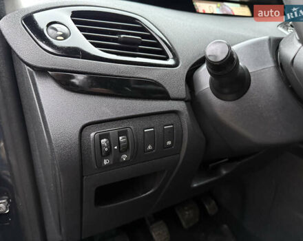 Серый Рено Гранд Сценик, объемом двигателя 1.6 л и пробегом 265 тыс. км за 7950 $, фото 22 на Automoto.ua