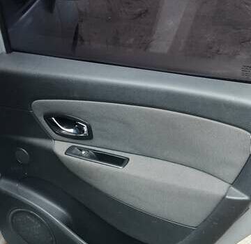 Сірий Рено Гранд Сценік, об'ємом двигуна 2 л та пробігом 329 тис. км за 7350 $, фото 12 на Automoto.ua